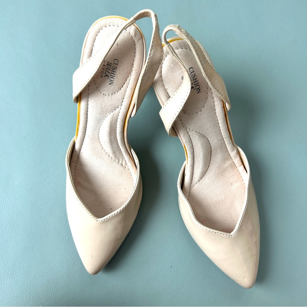 NWT - Cushion Walk by Avon Women's Cream Taupe Tan Nude Slingback Heels Size 6